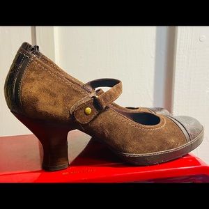 Clarks indigo brown suede/ leather  kitten heels